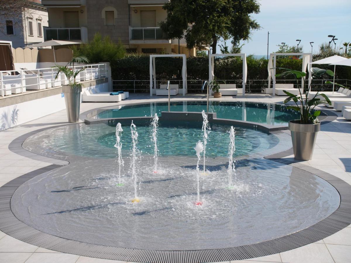 Oxygen Lifestyle Hotel Viserbella di Rimini Exterior photo