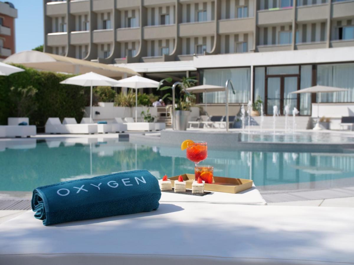 Oxygen Lifestyle Hotel Viserbella di Rimini Exterior photo